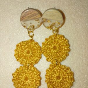 Pendientes de madera y dorados
