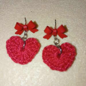Pendientes de lazo y corazón