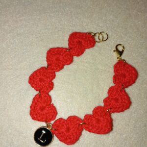 Pulseras de corazones con tu inicial.